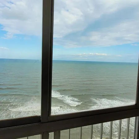 El Sky Views Apartment *